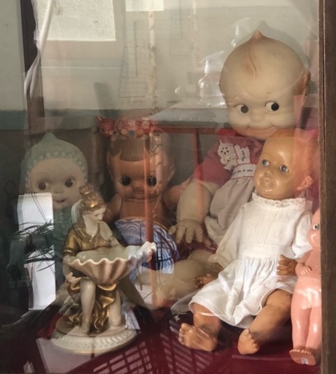 たくさんの人形