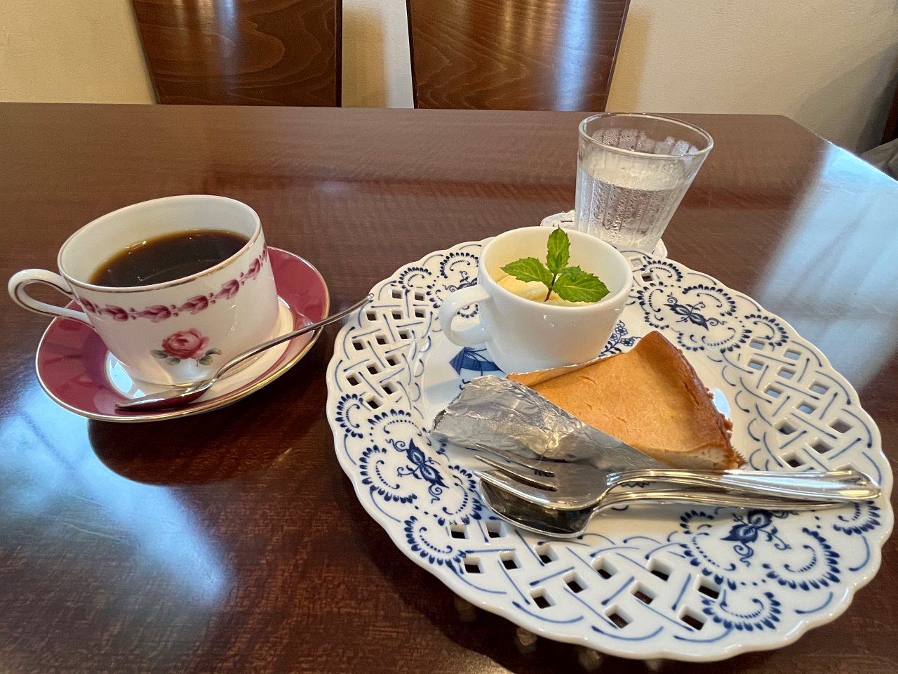 チーズケーキとコーヒー