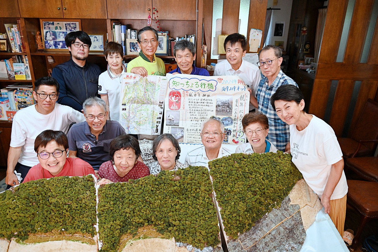 豊の国海幸山幸ネットの皆さんと沓尾海岸の模型